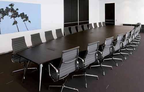 Черный стол для переговоров и конференций TITAN